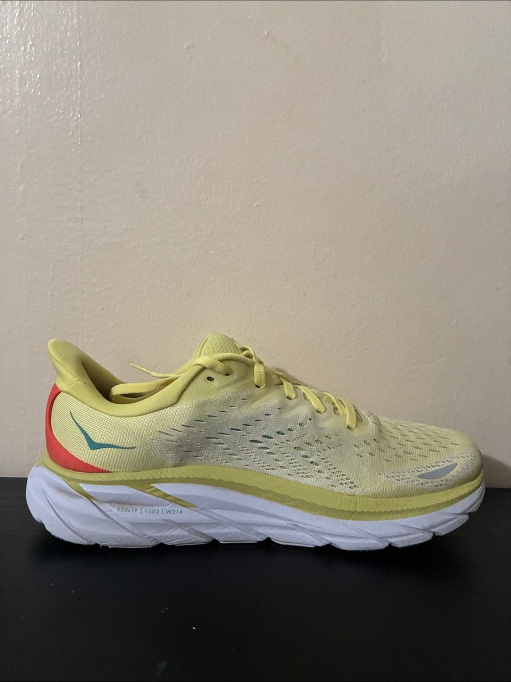 Hoka One One Clifton 8 running shoes in the Yellow Pear Sweet Corn color size 9B - Picture 2 of 11